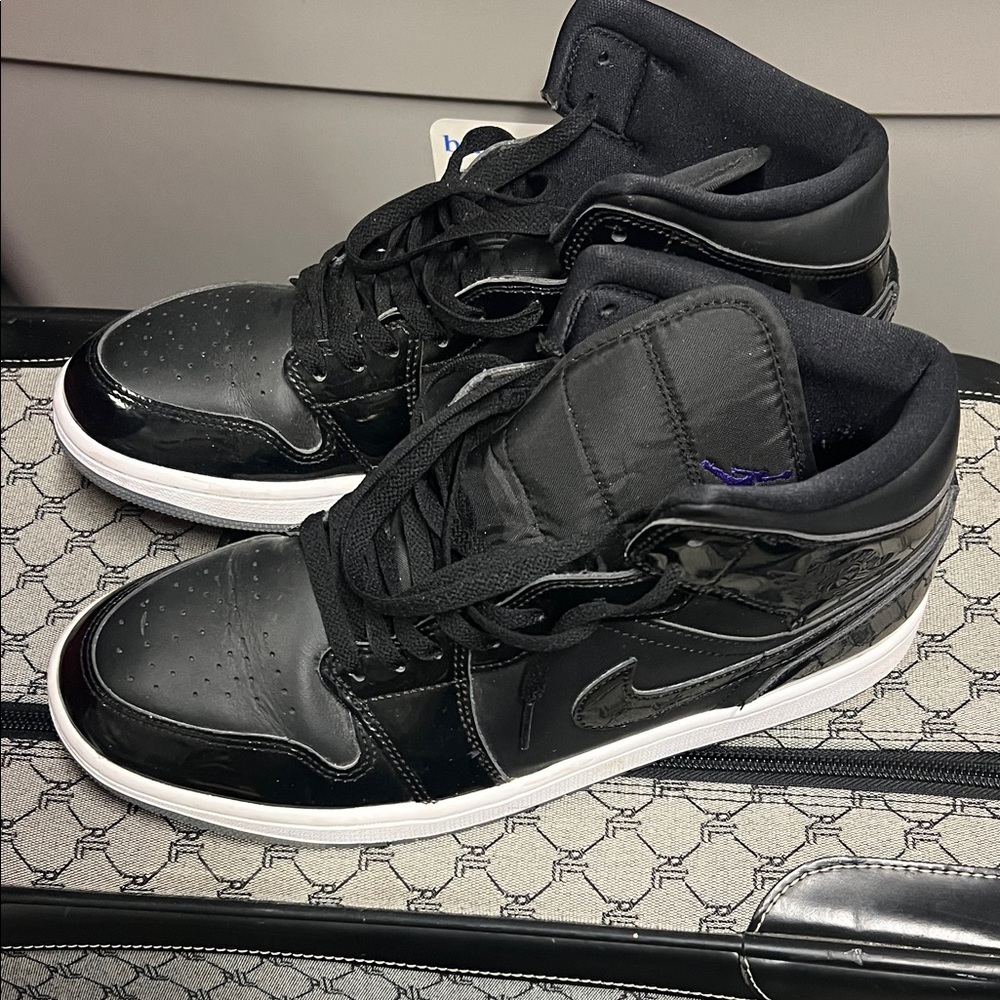 Men's Black High-Top Sneakers - Sleek Gloss Finish